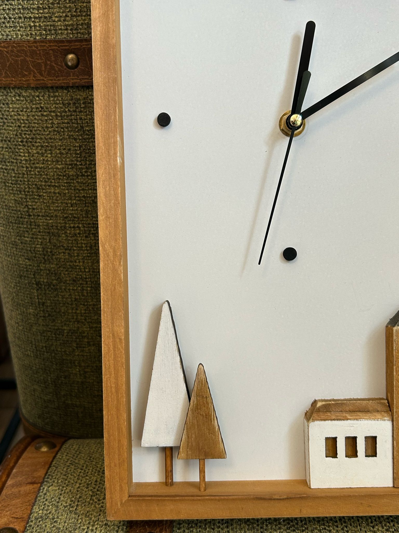 🕰 Orologio da Parete "Borgo Incantato" – Eleganza e Design Rustico 🌿